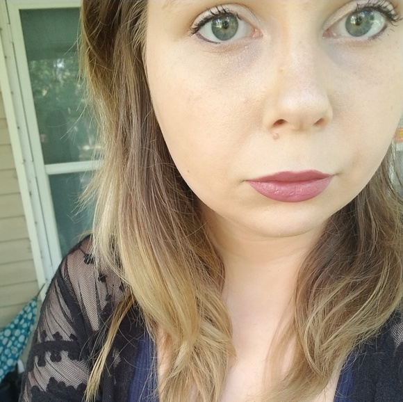 Meet your Posher, Tiffany - Picture 2 of 2